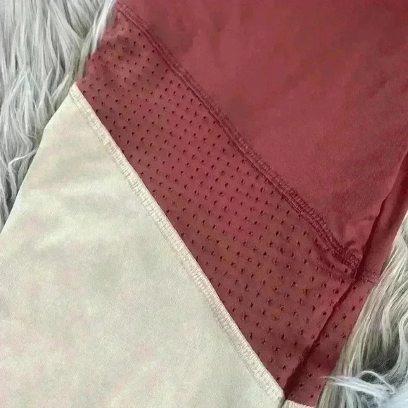 Forever 21 Dusty Rose and Cream Duo-Tone Mesh Knee Cutout Workout Pants, L - Picture 3 of 5